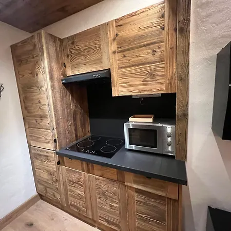 I Apartment *